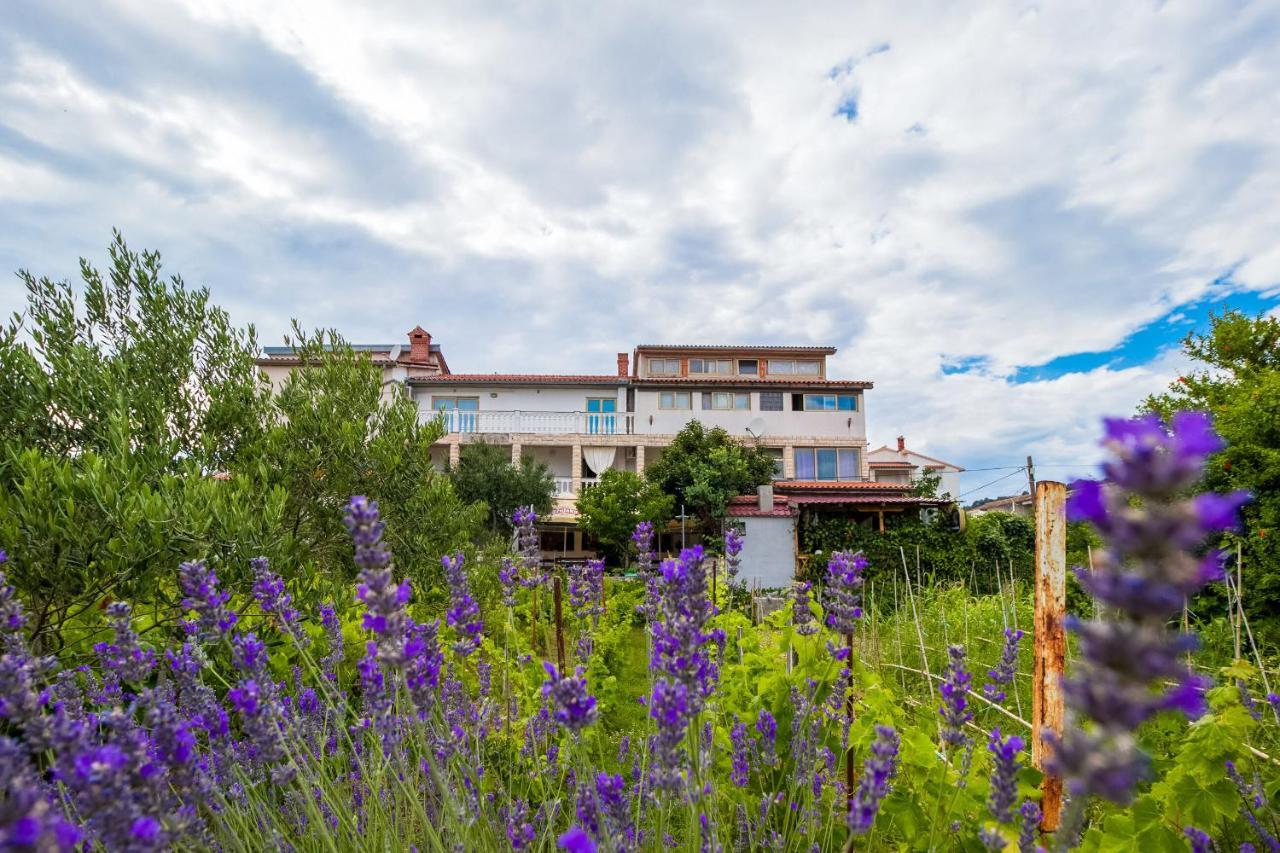 Apartments Zeljka Mundanije Екстер'єр фото