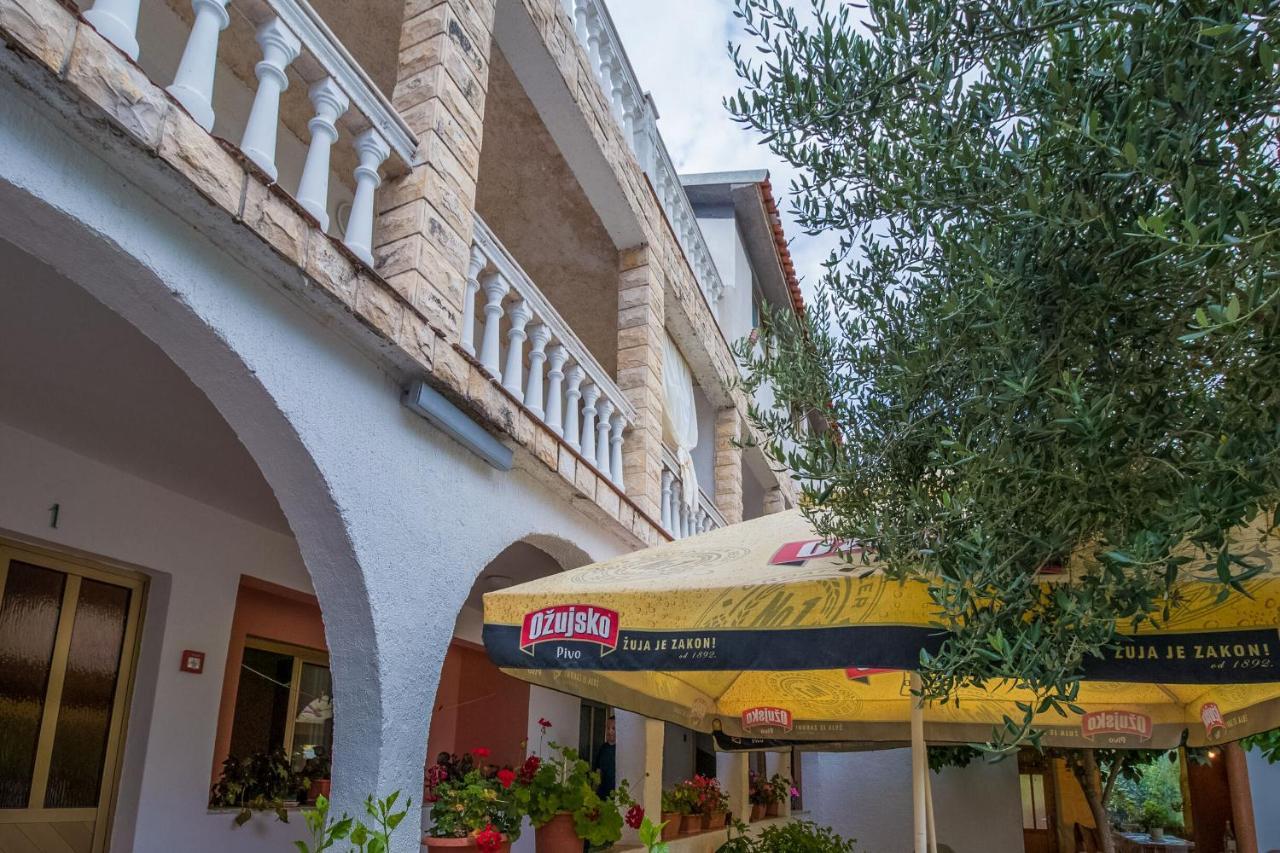 Apartments Zeljka Mundanije Екстер'єр фото