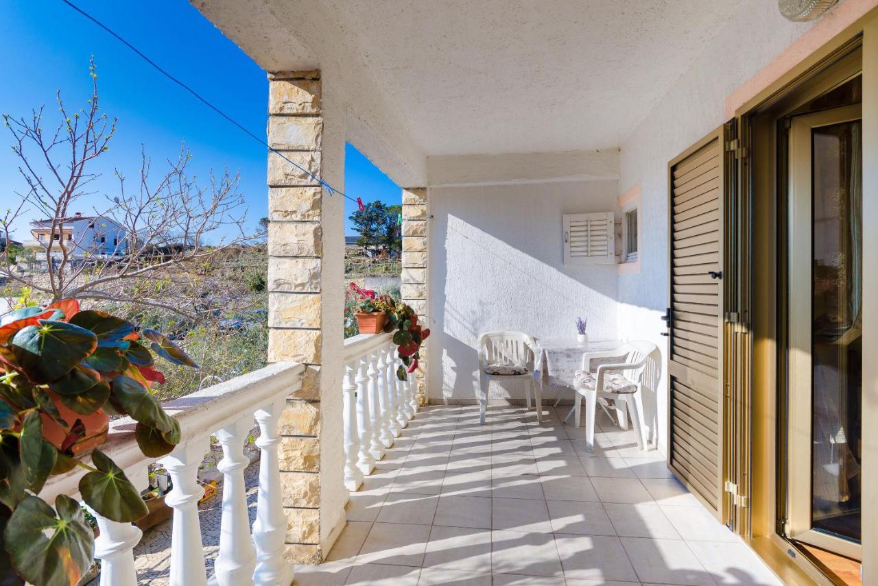 Apartments Zeljka Mundanije Екстер'єр фото